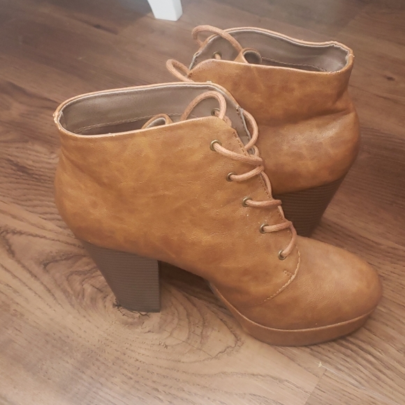 Boots - Picture 2 of 4